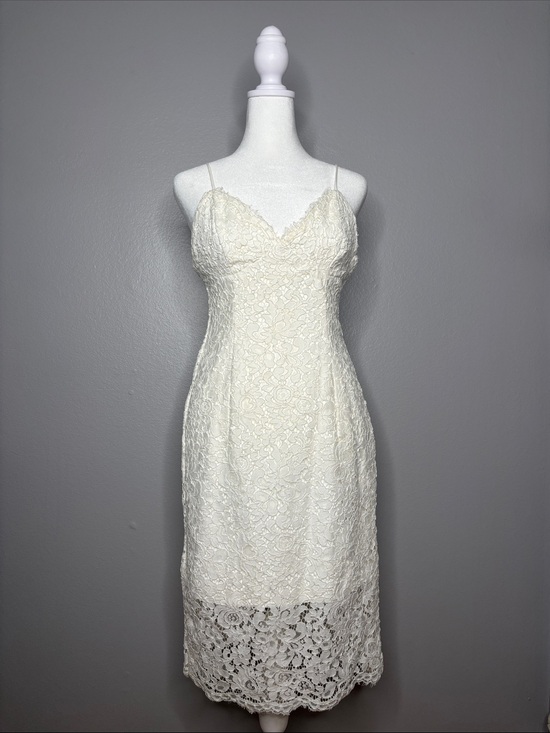 Bardot Dresses & Skirts - Bardot White Lace Dress